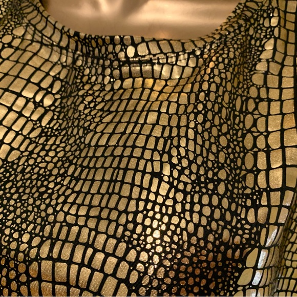 Padded shoulders muscle Tee metallic gold/black size M/L - Picture 5 of 13